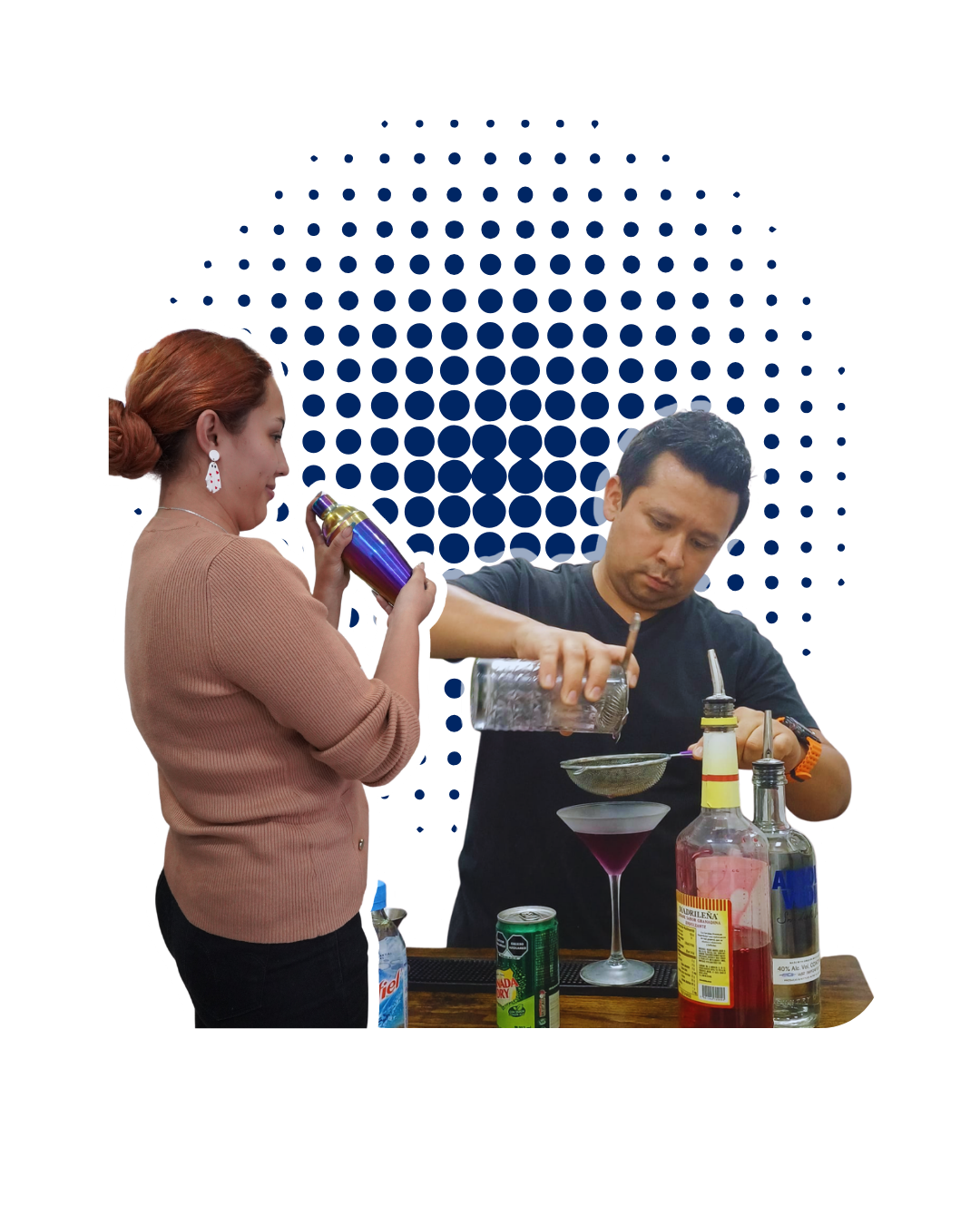Alumnos de EMCEBAR en curso de coctelería