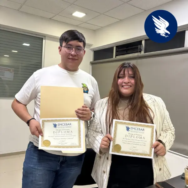 Entrega de diploma del Curso de Arte Latte de EMCEBAR en Ciudad de México