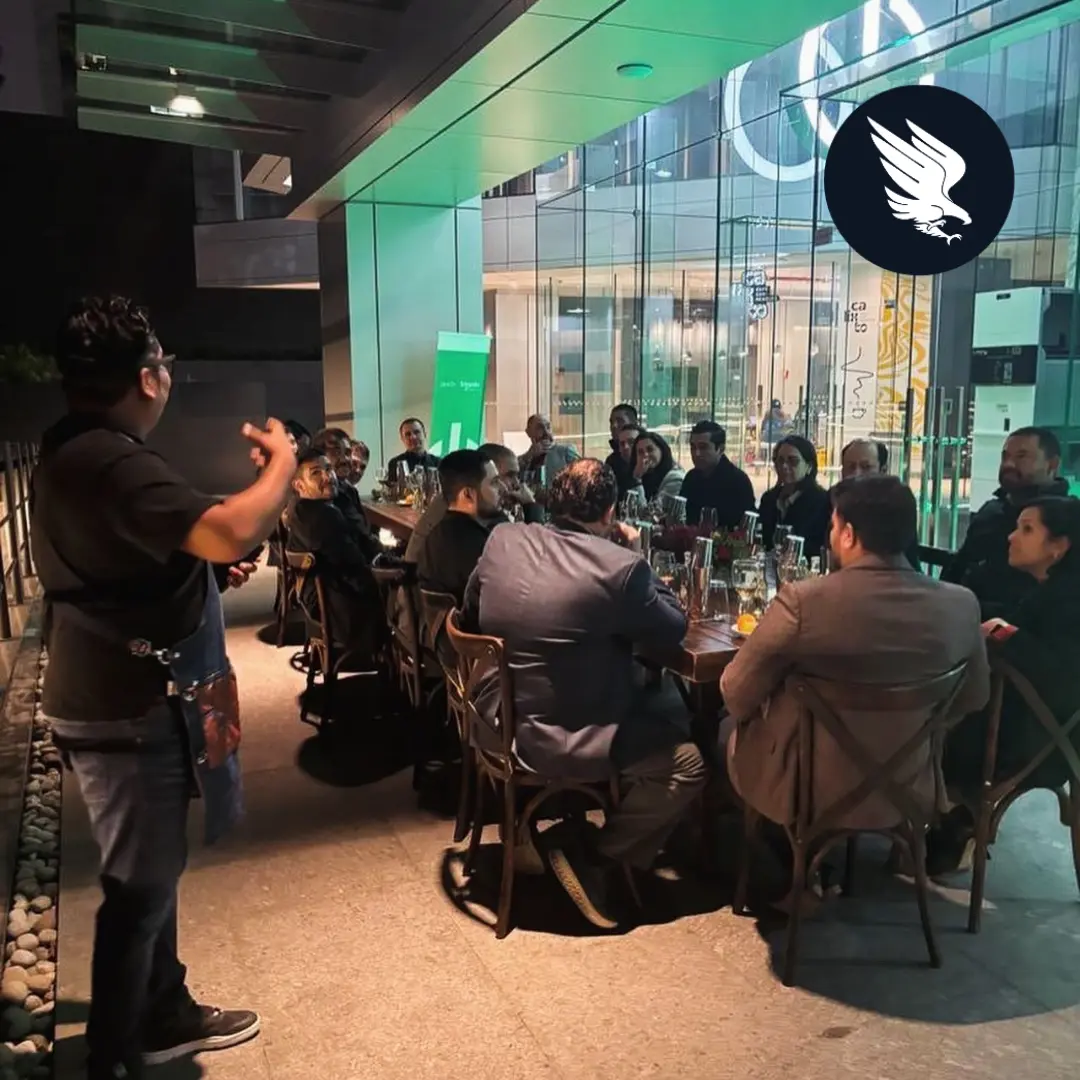 Catación empresarial de mezcal dirigida a un grupo